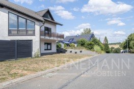 Hauptbild Ihr grüner Wohntraum: Saniertes 3-Familienhaus - Perfekt für Eigennutzer, Investoren und Familien